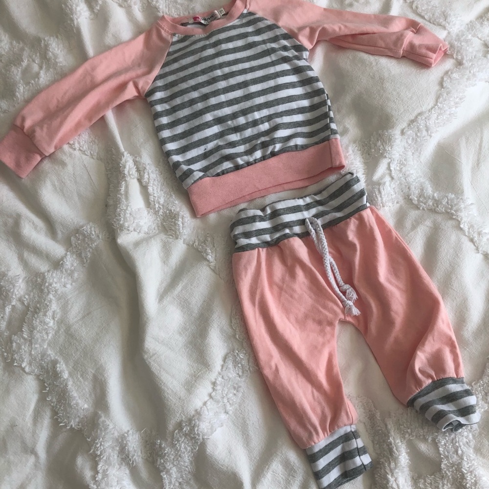 NWOT top & matching pants - pink/gray/white
